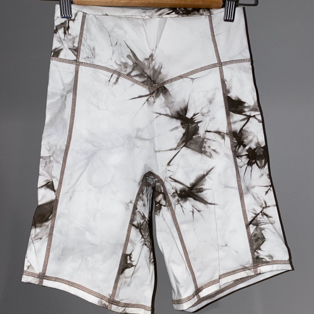 Balance Athletica Rider Short - Sea Salt Size Small